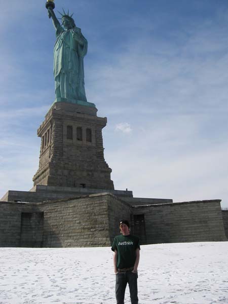 Knicko, a HT t-shirt and the Statue of Liberty in New York, USA.