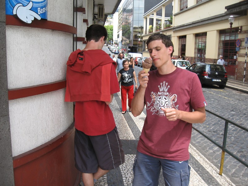 Jestar - Hammer! Belgium  (513519) - Eating ice-cream in Funchal, Madeira.